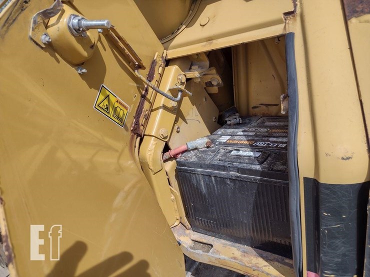 2006-caterpillar-d5n-xl-image-21