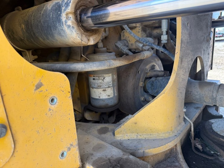 2013-caterpillar-950k-image-60