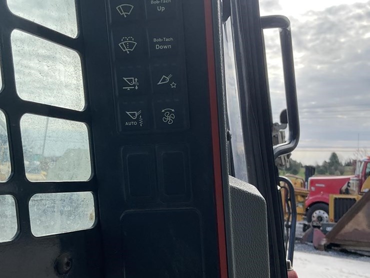 2020-bobcat-t66-image-16
