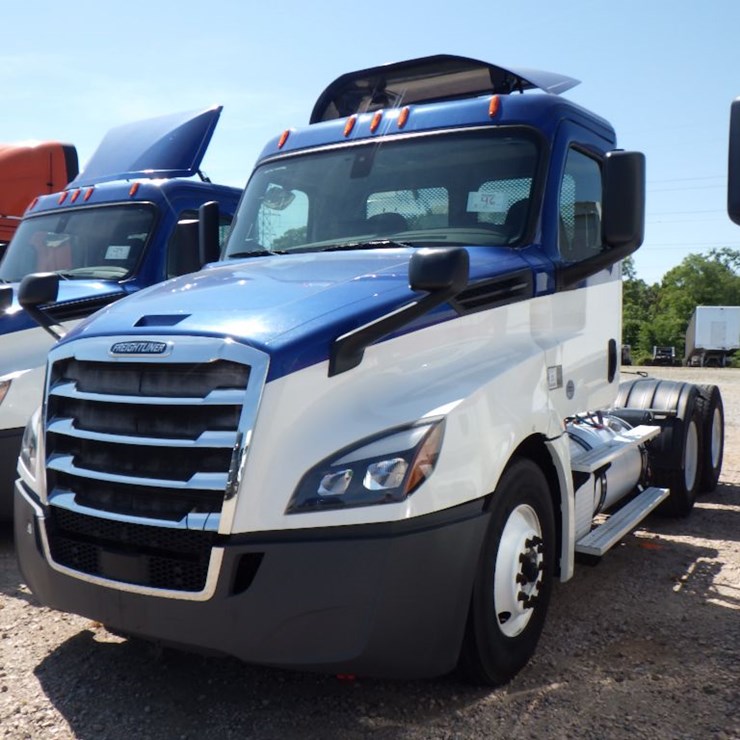 2019 FREIGHTLINER CASCADIA 126