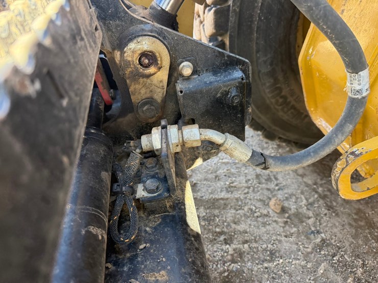 caterpillar-242d3-image-12
