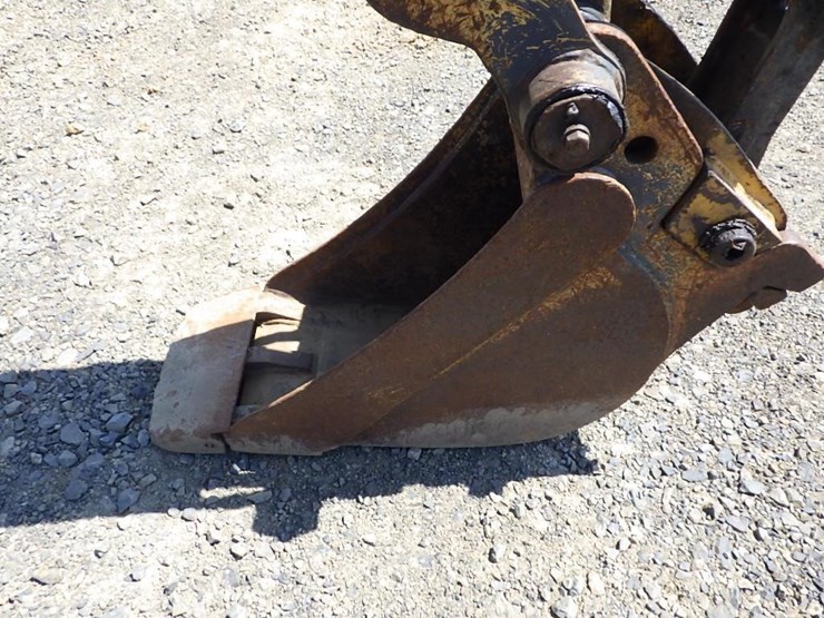 2012-john-deere-60d-image-23