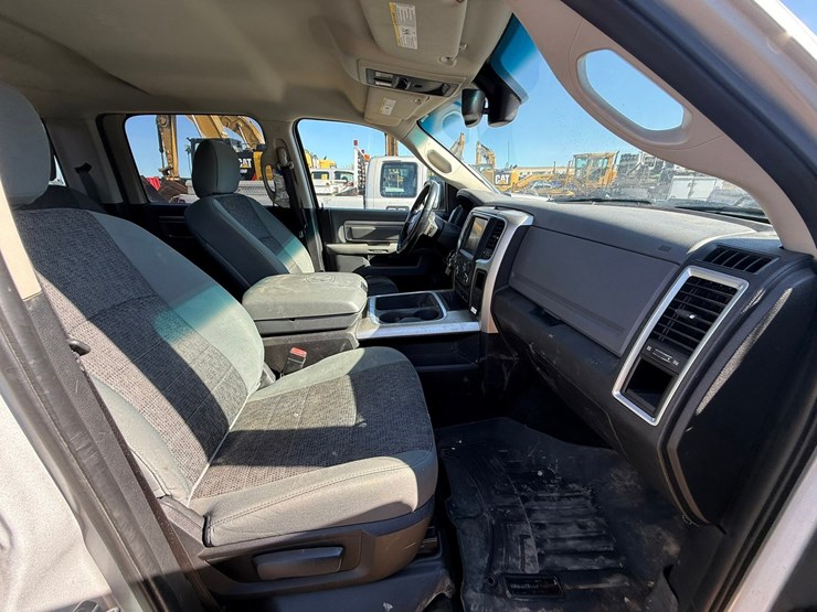 2016-dodge-1500-image-30