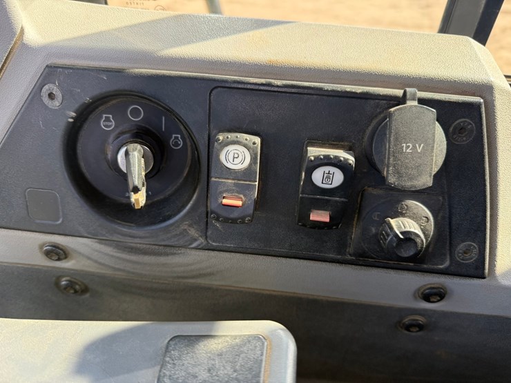2013-caterpillar-950k-image-93