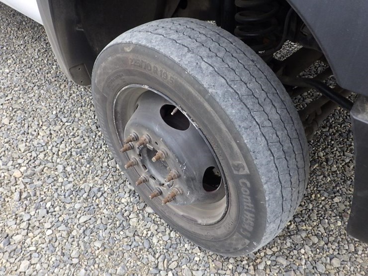 2015-ford-f550-image-24