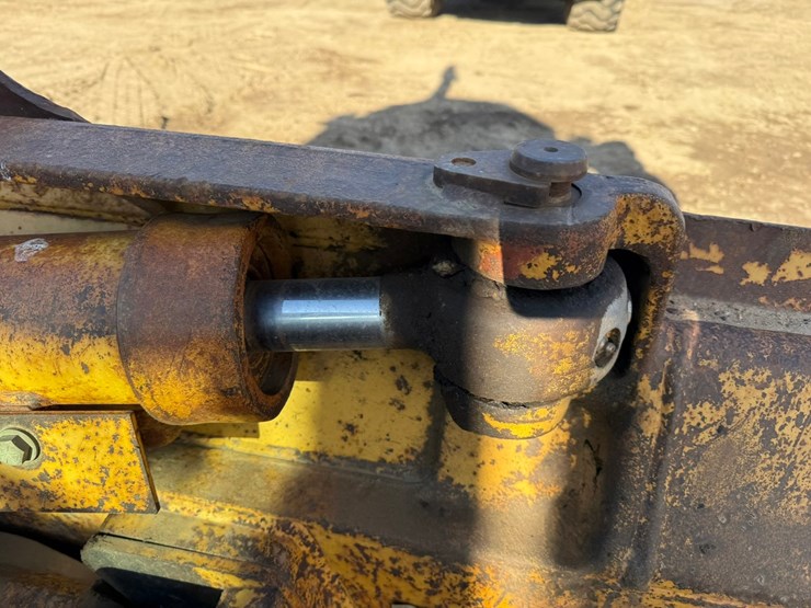 caterpillar-d4h-lgp-image-12