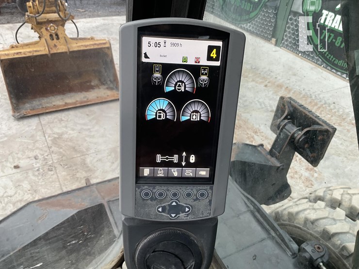 2015-caterpillar-m313d-image-18