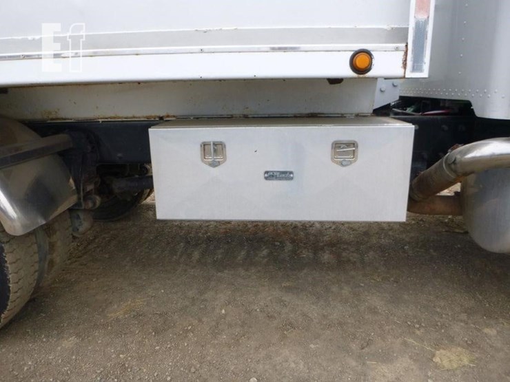 2000-peterbilt-330-image-33