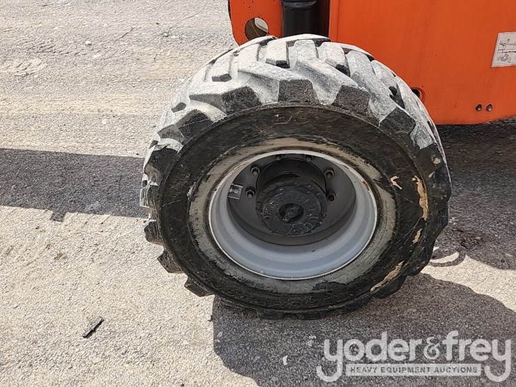 2016-jlg-400s-image-17
