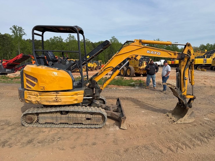 2019-kato-hd35v4-hydraulic-mini-excavator-image-7