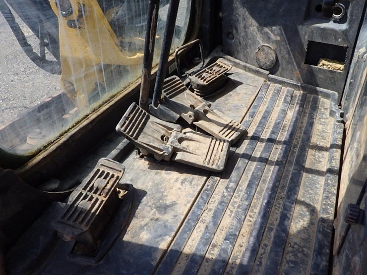 2012-john-deere-60d-image-41