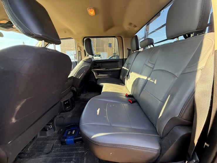 2021-dodge-2500-image-37