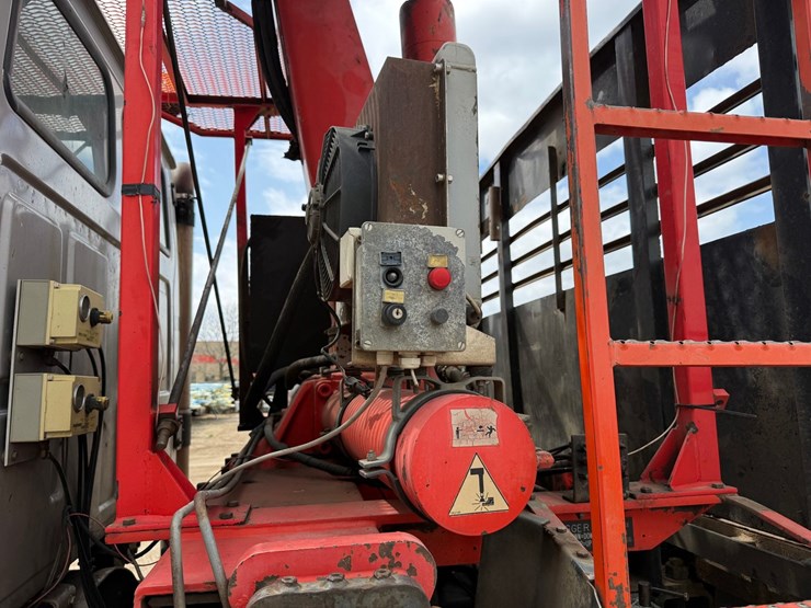 #6443-•-2003-sterling-boom/crane-truck-image-39