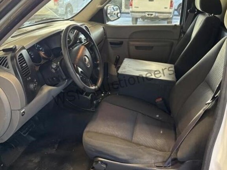 2012-chevrolet-silverado-1500-image-24