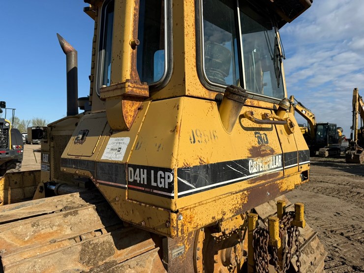 caterpillar-d4h-lgp-image-30