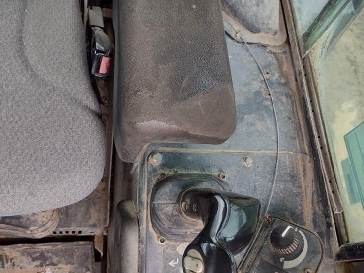 2007-deere-700j-xlt-image-8