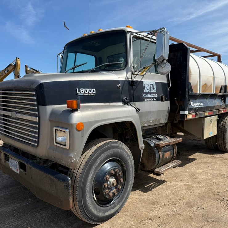 1993 FORD L8000