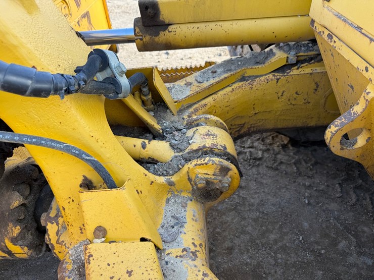 2014-komatsu-d51pxi-image-16