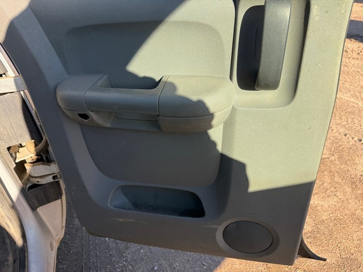 2014-chevrolet-2500-image-33