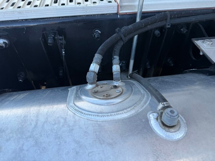 2021-kenworth-t880-image-52