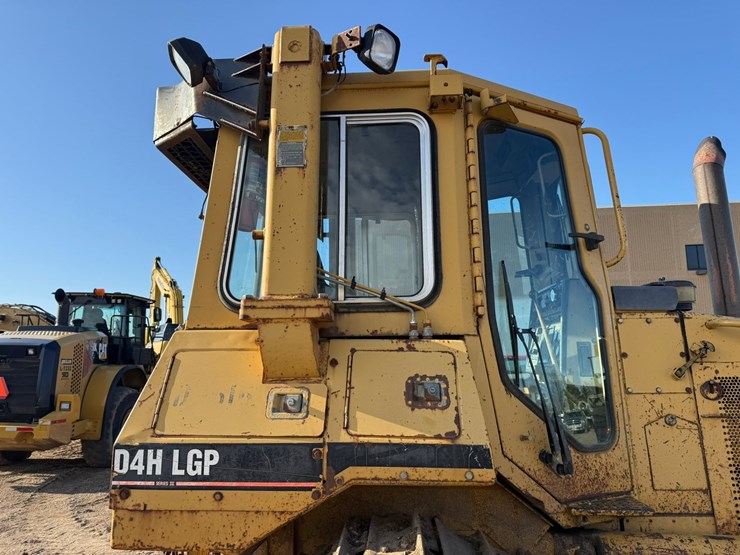 caterpillar-d4h-lgp-image-36