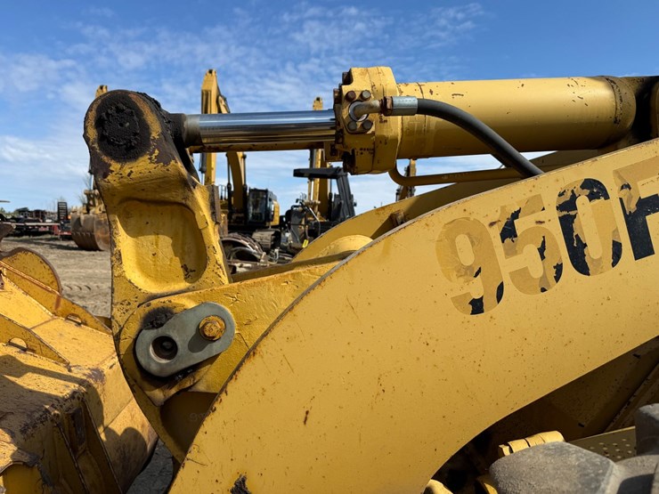 caterpillar-950f-image-21
