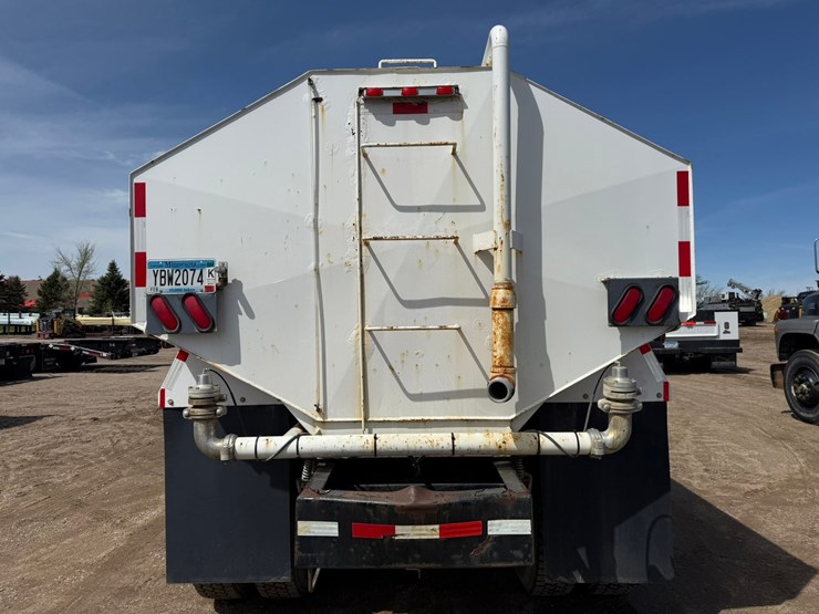 #6396-•-1997-ford-6911l-water-truck-image-4