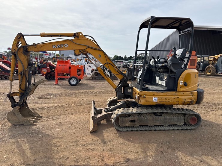 2019-kato-hd35v4-hydraulic-mini-excavator-image-2