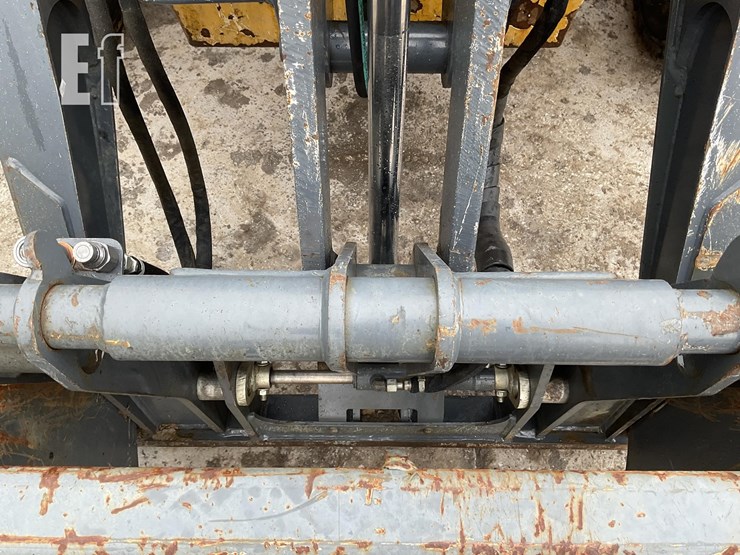 2018-deere-310sl-image-11