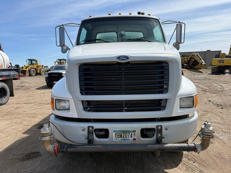 #6396-•-1997-ford-6911l-water-truck-image-8