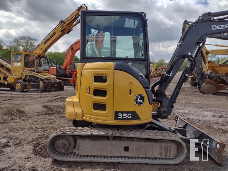 2022-deere-35g-image-33