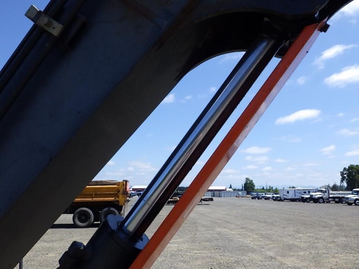 2012-john-deere-60d-image-27
