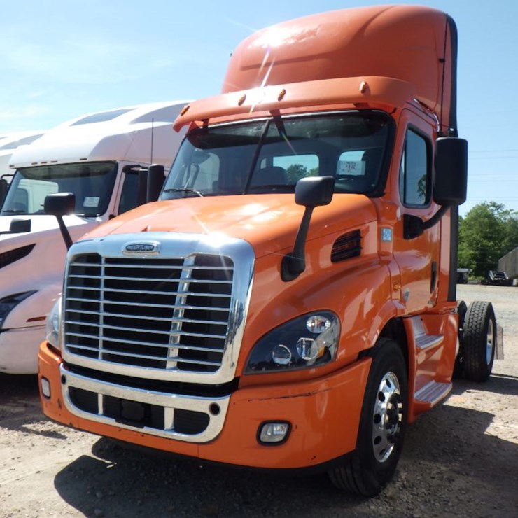 2019 FREIGHTLINER CASCADIA 113