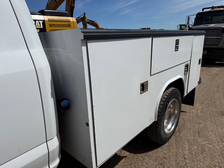 2020-ford-f550-xl-image-22