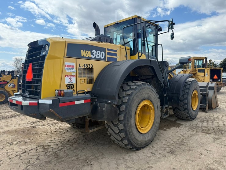 komatsu-wa380-image-5