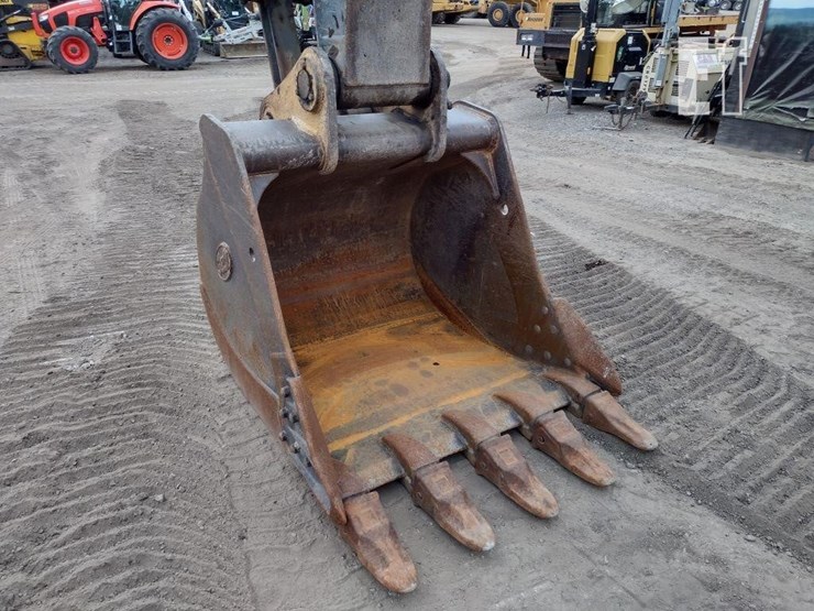 2006-deere-270d-lc-image-13
