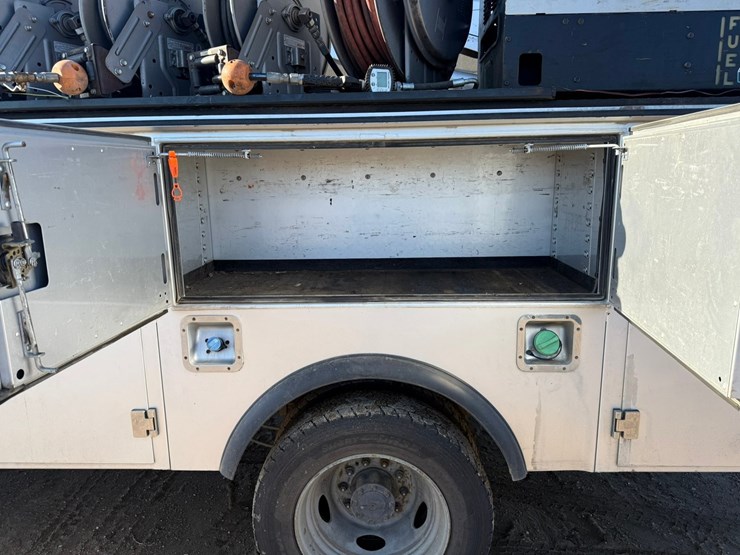 2017-ford-f550-xl-image-23