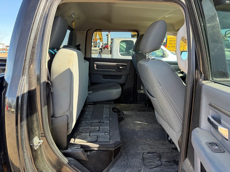 2016-dodge-1500-image-30