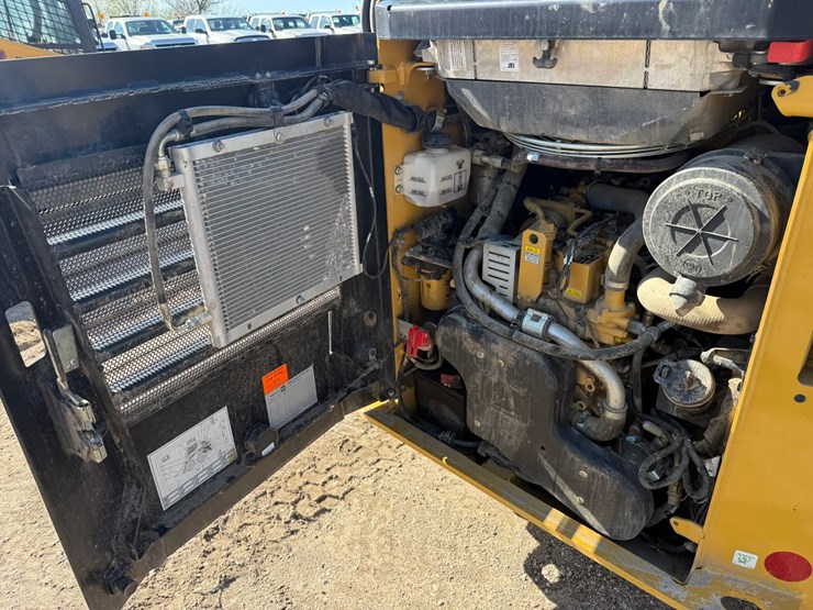 caterpillar-242d3-image-30