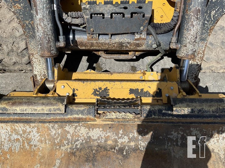 2022-deere-331g-image-12