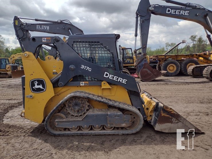 2022-deere-317g-image-3