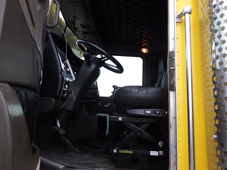 2016-kenworth-w900-image-76