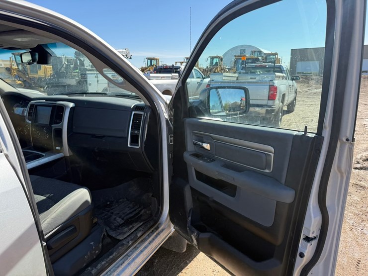 2016-dodge-1500-image-29