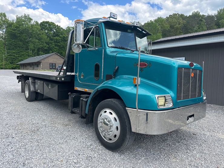 2001-peterbilt-330-image-2