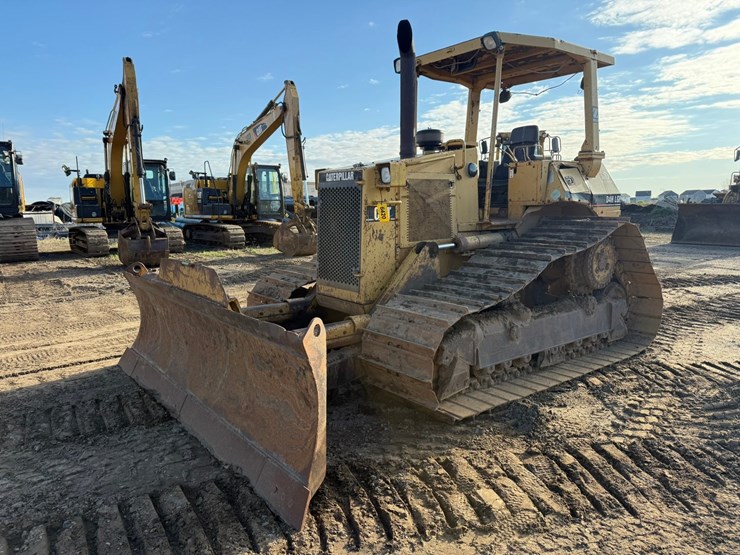 caterpillar-d4h-lgp-image-1