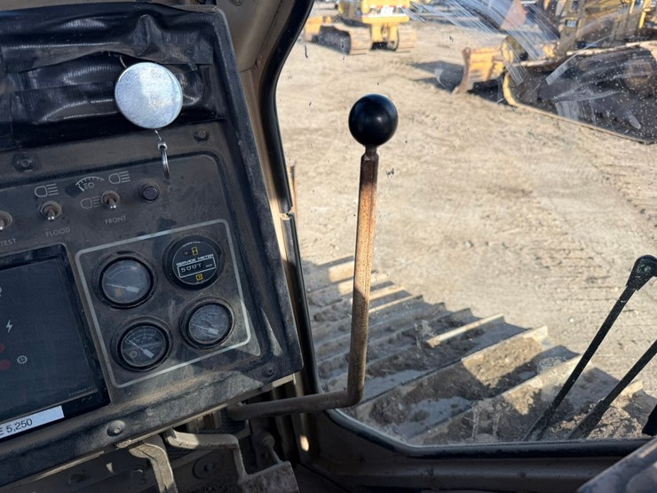 caterpillar-d4h-lgp-image-59