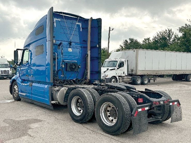 2021-volvo-vnl-760-image-2