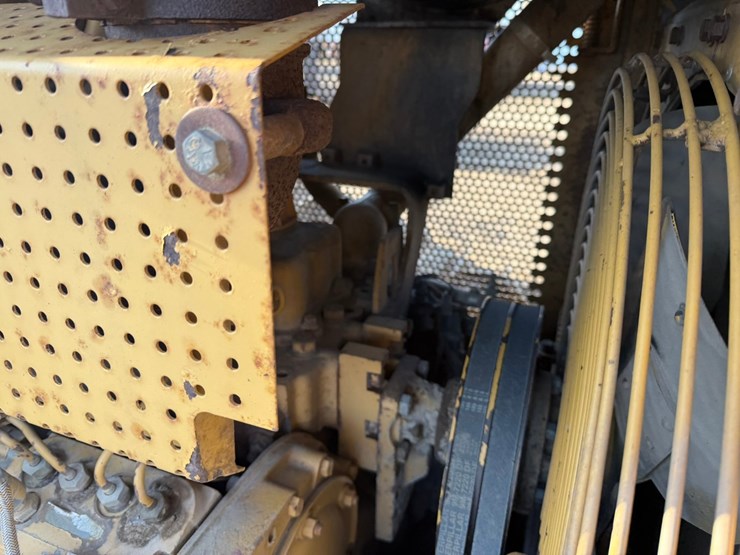 caterpillar-d4h-lgp-image-43