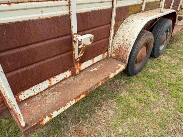 16’-livestock-trailer-image-9