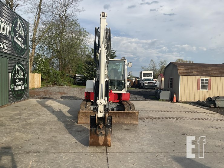 2015-takeuchi-tb280fr-image-7